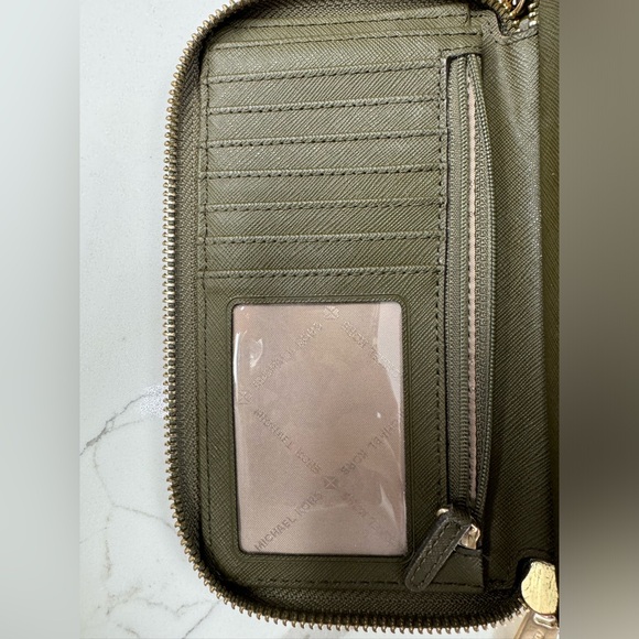 Michael Kors Savannah Satchel olive green leather bag with wallet/wristlet. Set - Picture 12 of 16